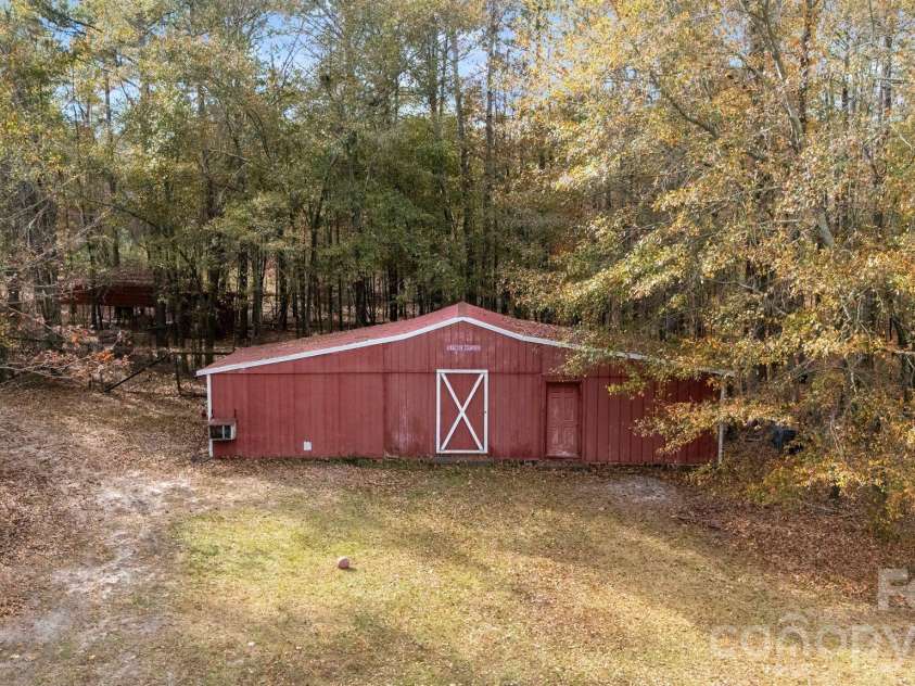 393 Youngs Bend Road, Kershaw, SC 29067.  MLS# CAR4317045, YatesRealty ID 6155. Multi-purpose farmstead barn