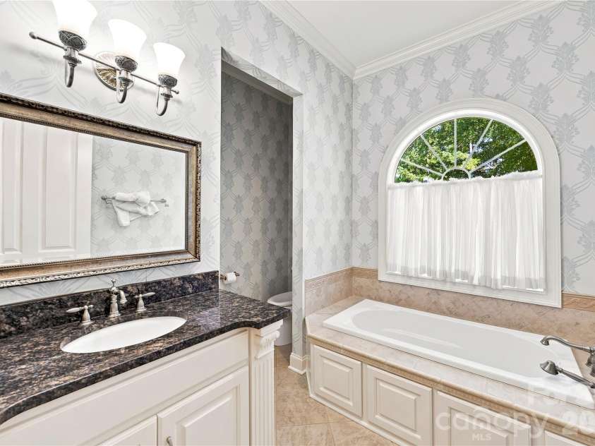 393 Youngs Bend Road, Kershaw, SC 29067.  MLS# CAR4423176, YatesRealty ID 6155. 1 of 2 Primary Baths