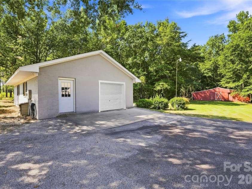 393 Youngs Bend Road, Kershaw, SC 29067.  MLS# CAR4423176, YatesRealty ID 6155. 