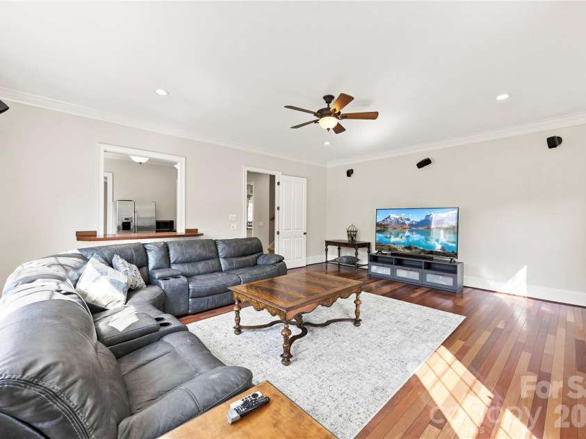 393 Youngs Bend Road, Kershaw, SC 29067.  MLS# CAR4423176, YatesRealty ID 6155. Keeping room