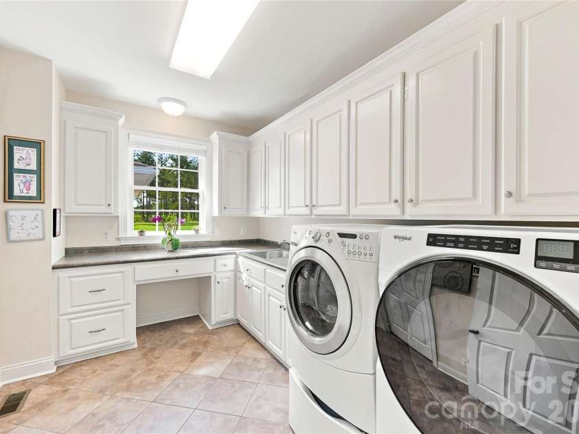 393 Youngs Bend Road, Kershaw, SC 29067.  MLS# CAR4423176, YatesRealty ID 6155. Primary Laundry (1 of 3)