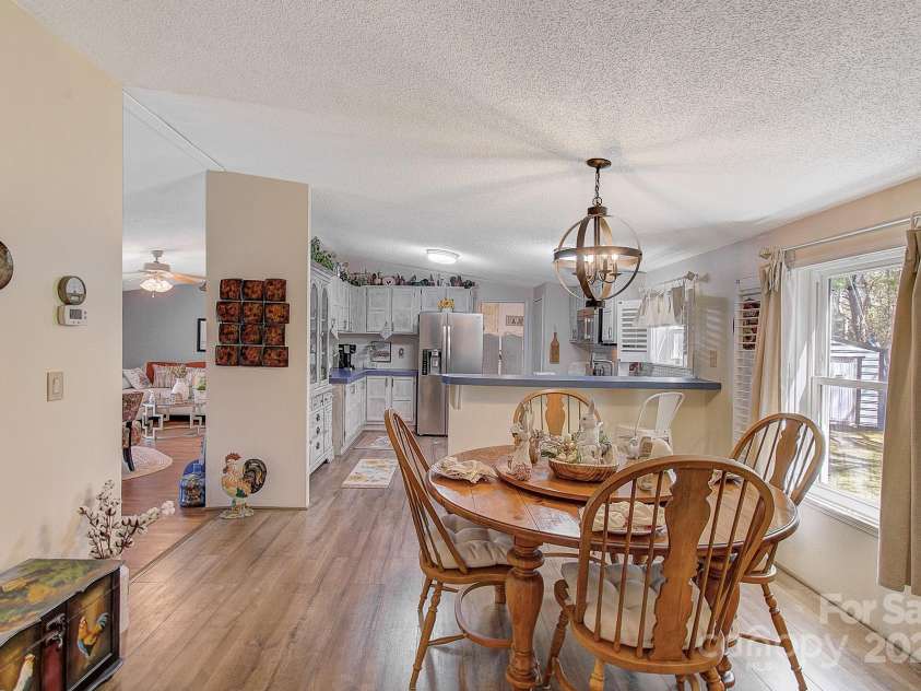 62 Largo Lane, Hendersonville, NC 28792.  MLS# CAR4245213, YatesRealty ID 6155. 