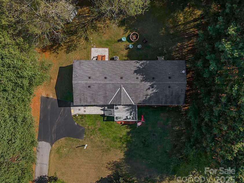 62 Largo Lane, Hendersonville, NC 28792.  MLS# CAR4245213, YatesRealty ID 6155. 