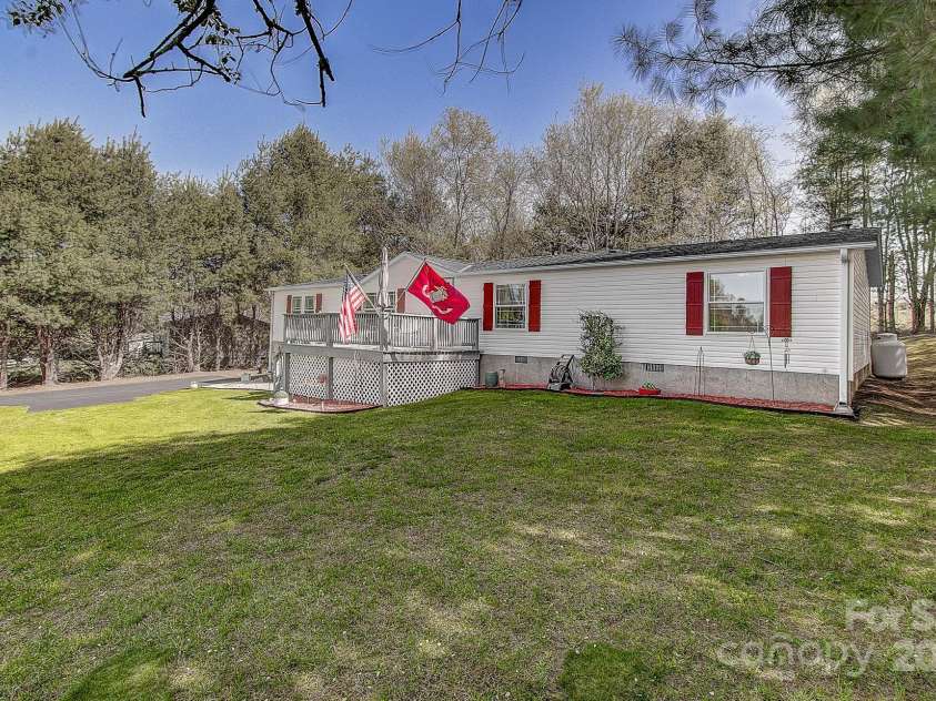 62 Largo Lane, Hendersonville, NC 28792.  MLS# CAR4245213, YatesRealty ID 6155. 