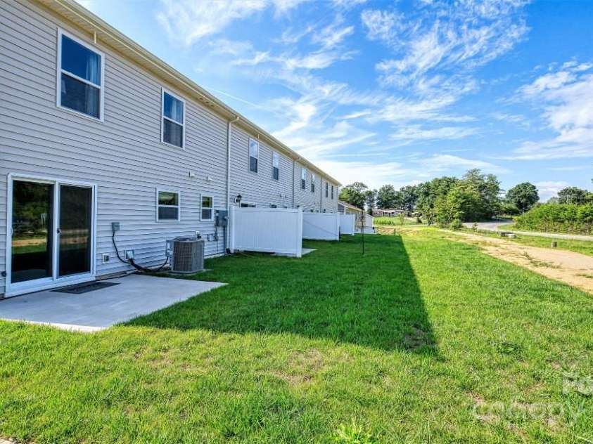 33 Virginia Commons Drive, Arden, NC 28704.  MLS# CAR4158592, YatesRealty ID 6156. 