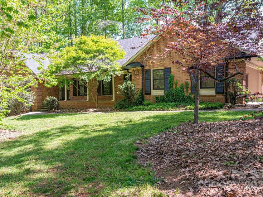 1058 General Hoke Drive, Lincolnton, NC 28092.  MLS# CAR4246509, YatesRealty ID 6158. 