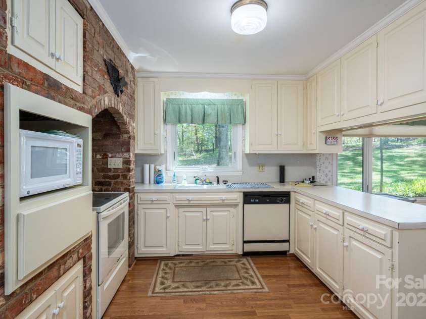 1058 General Hoke Drive, Lincolnton, NC 28092.  MLS# CAR4246509, YatesRealty ID 6158. 