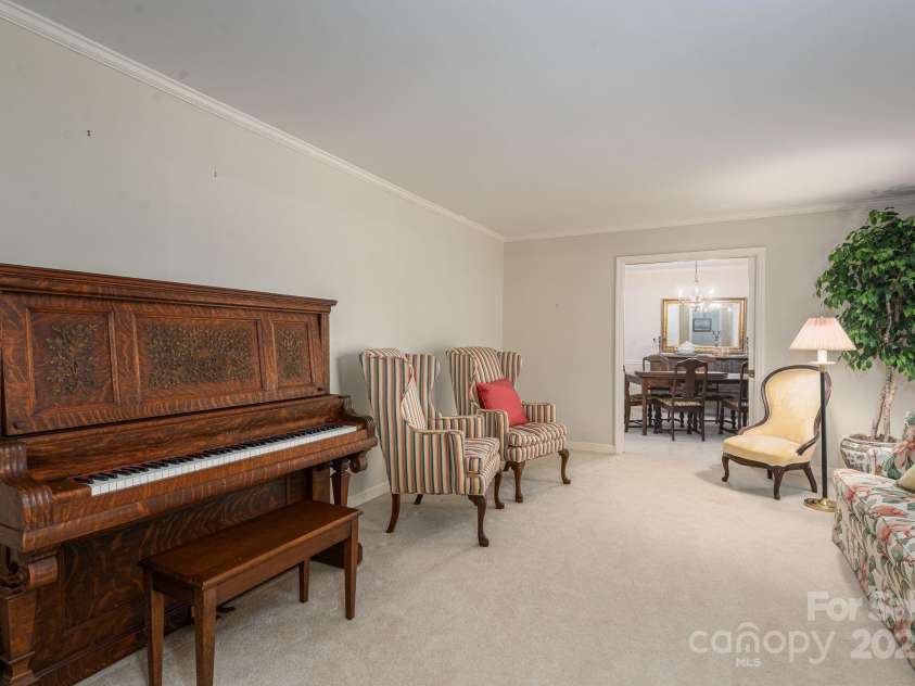 1058 General Hoke Drive, Lincolnton, NC 28092.  MLS# CAR4246509, YatesRealty ID 6158. 