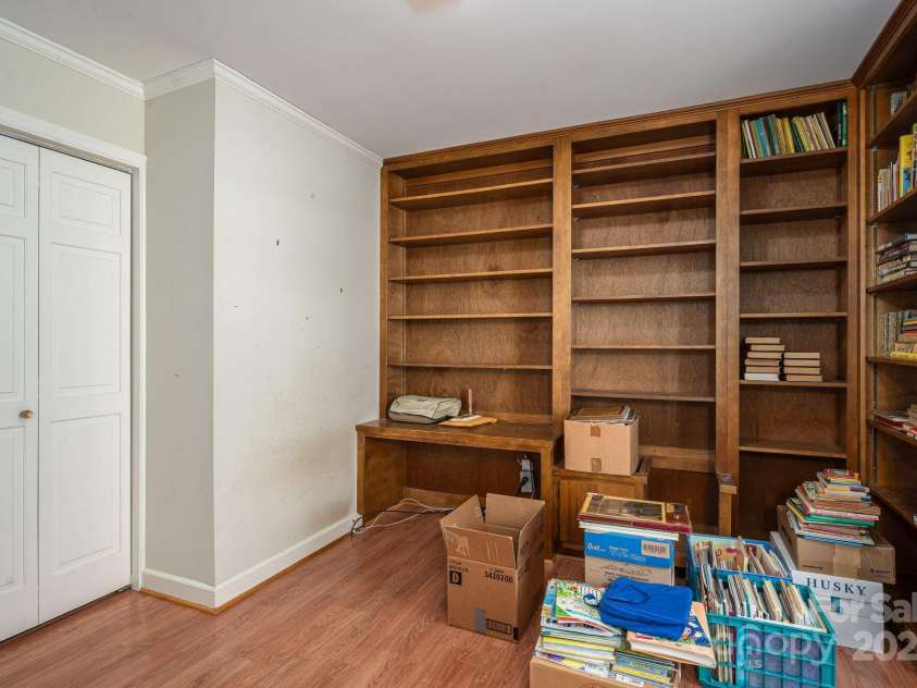 1058 General Hoke Drive, Lincolnton, NC 28092.  MLS# CAR4246509, YatesRealty ID 6158. 