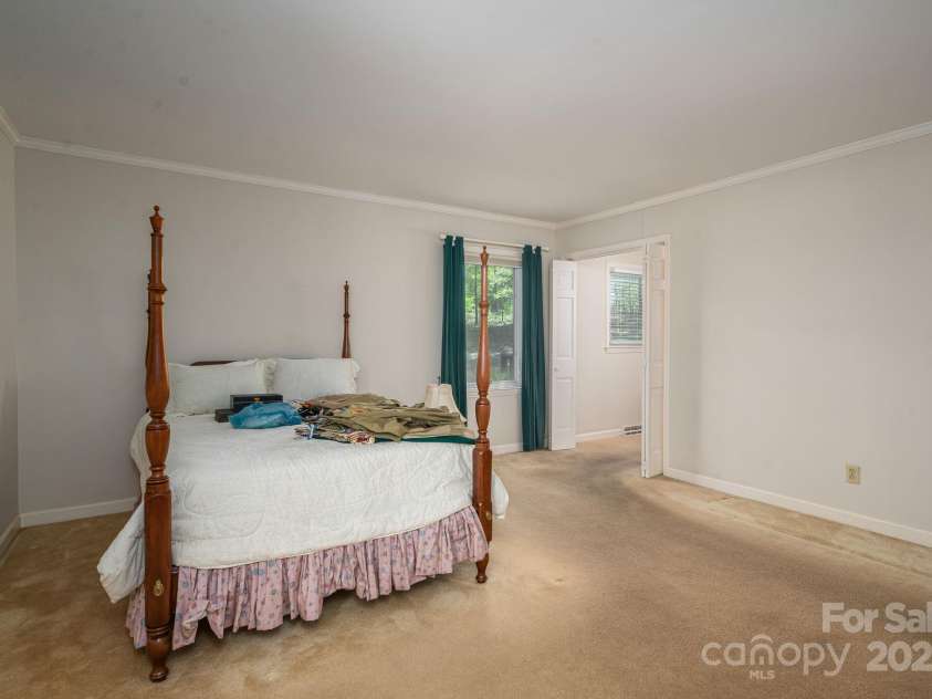 1058 General Hoke Drive, Lincolnton, NC 28092.  MLS# CAR4246509, YatesRealty ID 6158. 