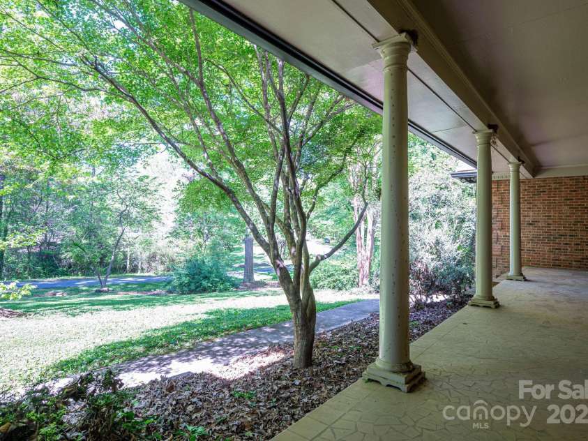 1058 General Hoke Drive, Lincolnton, NC 28092.  MLS# CAR4246509, YatesRealty ID 6158. 