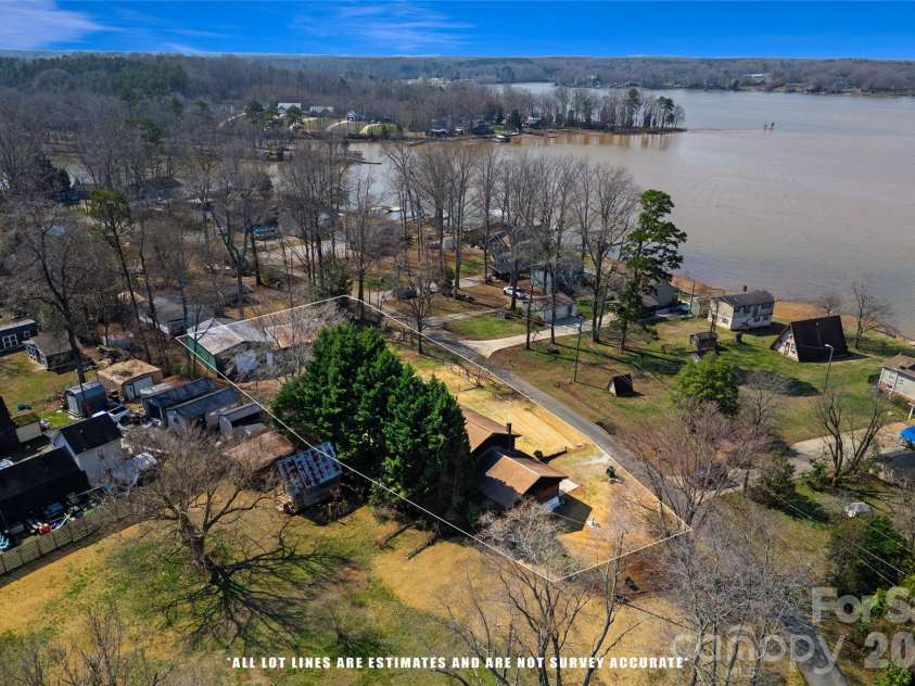 335 Yachtsman Drive, Salisbury, NC 28146.  MLS# CAR4351244, YatesRealty ID 6158. 