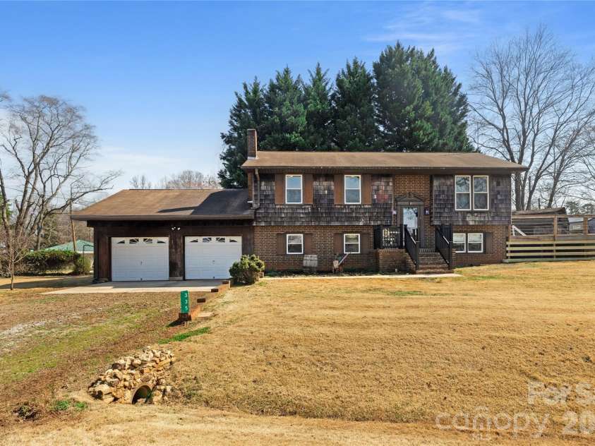 335 Yachtsman Drive, Salisbury, NC 28146.  MLS# CAR4351244, YatesRealty ID 6158. 