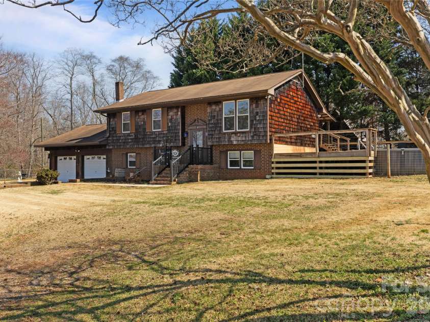335 Yachtsman Drive, Salisbury, NC 28146.  MLS# CAR4351244, YatesRealty ID 6158. 