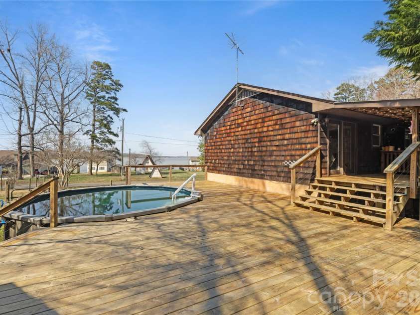335 Yachtsman Drive, Salisbury, NC 28146.  MLS# CAR4351244, YatesRealty ID 6158. 