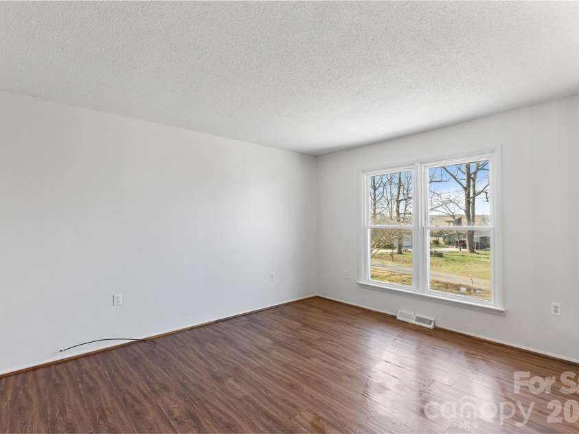 335 Yachtsman Drive, Salisbury, NC 28146.  MLS# CAR4351244, YatesRealty ID 6158. 