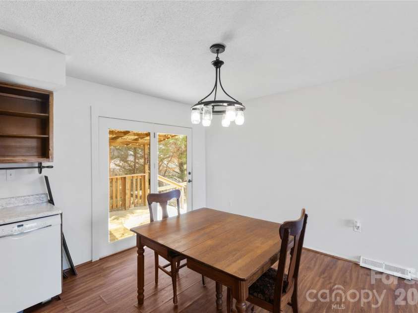 335 Yachtsman Drive, Salisbury, NC 28146.  MLS# CAR4351244, YatesRealty ID 6158. 
