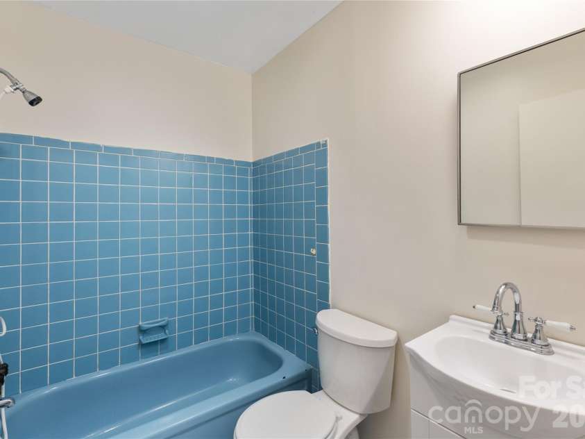 335 Yachtsman Drive, Salisbury, NC 28146.  MLS# CAR4351244, YatesRealty ID 6158. 