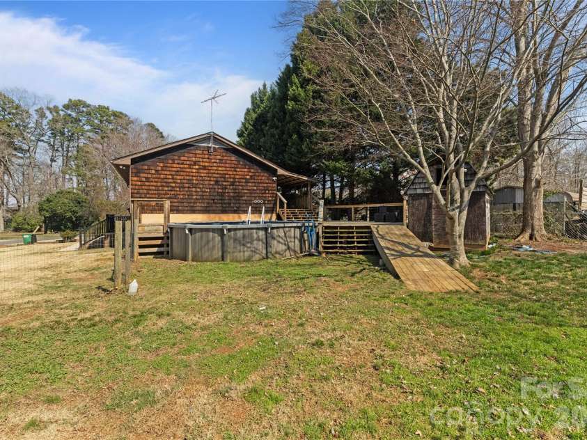 335 Yachtsman Drive, Salisbury, NC 28146.  MLS# CAR4351244, YatesRealty ID 6158. 