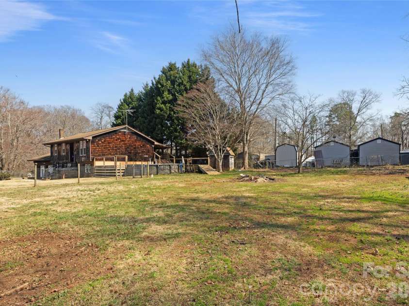 335 Yachtsman Drive, Salisbury, NC 28146.  MLS# CAR4351244, YatesRealty ID 6158. 