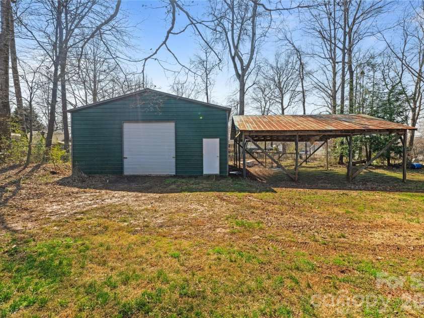 335 Yachtsman Drive, Salisbury, NC 28146.  MLS# CAR4351244, YatesRealty ID 6158. 