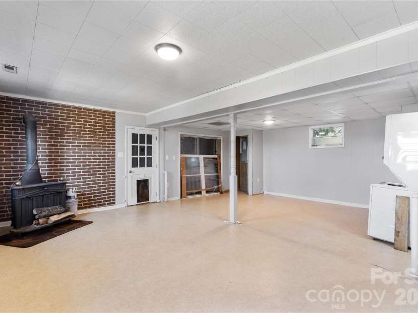 335 Yachtsman Drive, Salisbury, NC 28146.  MLS# CAR4351244, YatesRealty ID 6158. Flex space