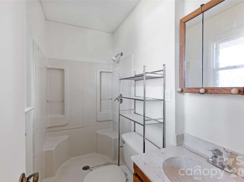 335 Yachtsman Drive, Salisbury, NC 28146.  MLS# CAR4351244, YatesRealty ID 6158. Primary Bathroom