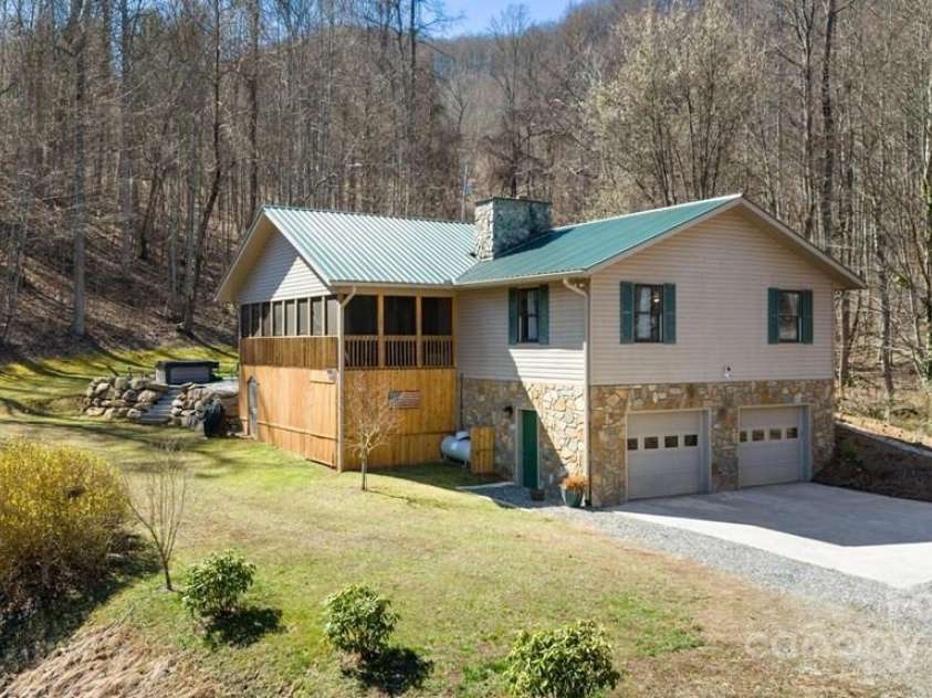 825 Posey Blanton Road, Sylva, NC 28779.  MLS# CAR4237679, YatesRealty ID 6159. 