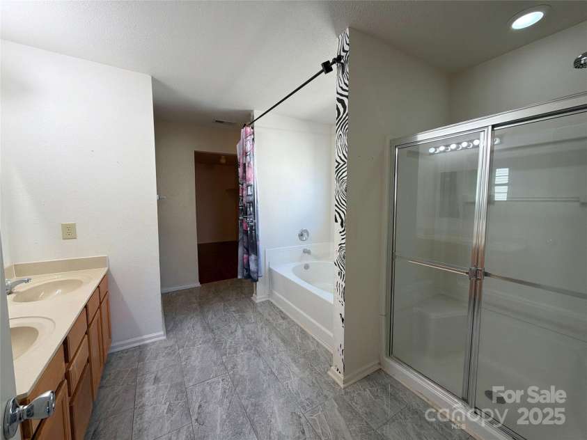 3401 Pikes Peak Drive, Gastonia, NC 28052.  MLS# CAR4331380, YatesRealty ID 616. 