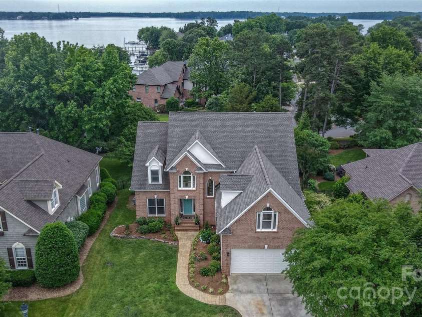 17418 Sailors Watch Place, Cornelius, NC 28031.  MLS# CAR4198476, YatesRealty ID 6160. 