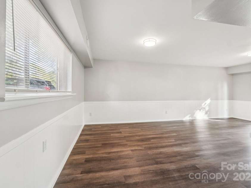 1608 Carfax Drive, Charlotte, NC 28216.  MLS# CAR4307033, YatesRealty ID 6161. 