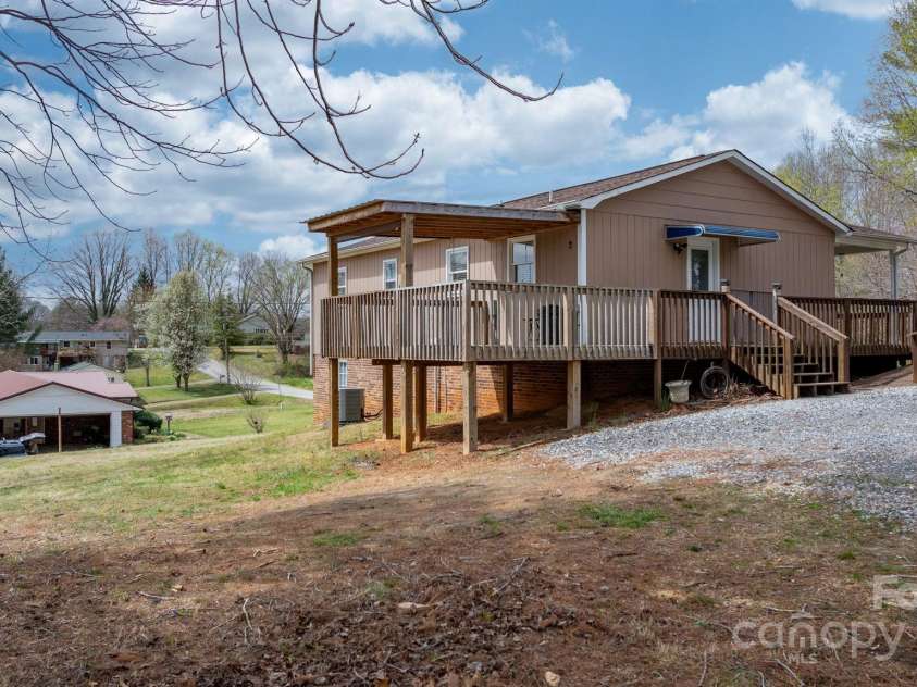 1257 Oaklawn Street, Lenoir, NC 28645.  MLS# CAR4240986, YatesRealty ID 6162. 