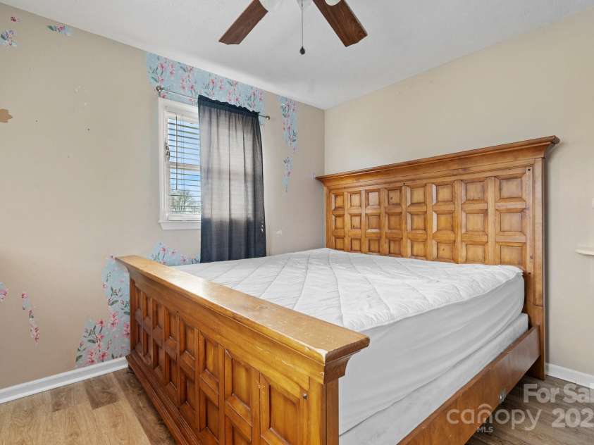 1257 Oaklawn Street, Lenoir, NC 28645.  MLS# CAR4240986, YatesRealty ID 6162. 