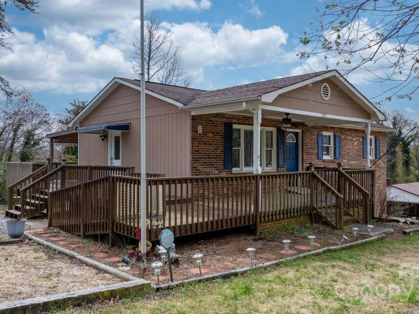 1257 Oaklawn Street, Lenoir, NC 28645.  MLS# CAR4240986, YatesRealty ID 6162. 