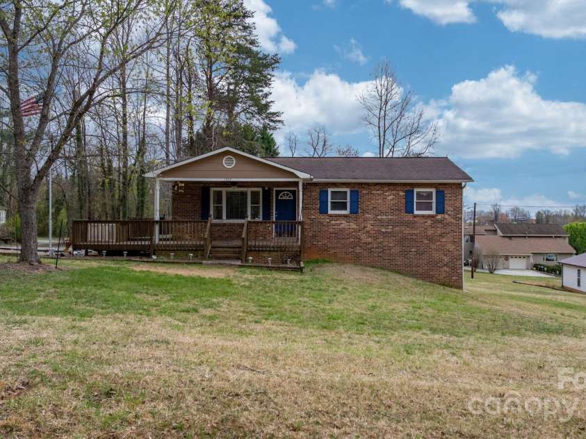 1257 Oaklawn Street, Lenoir, NC 28645.  MLS# CAR4240986, YatesRealty ID 6162. 