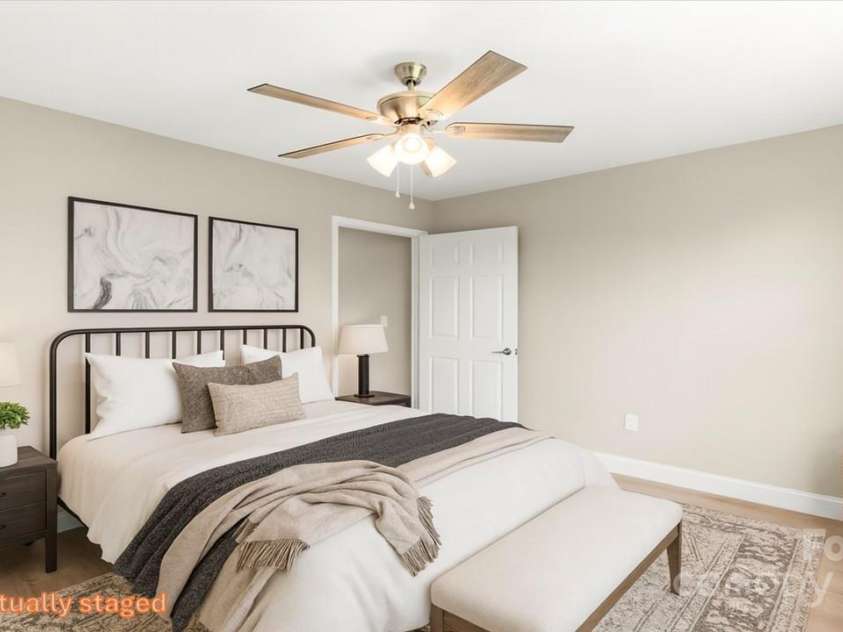 1057 12th Avenue Drive, Hickory, NC 28601.  MLS# CAR4294370, YatesRealty ID 6163. 