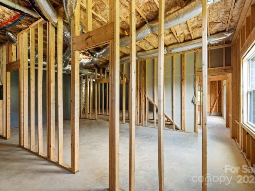 1057 12th Avenue Drive, Hickory, NC 28601.  MLS# CAR4294370, YatesRealty ID 6163. 