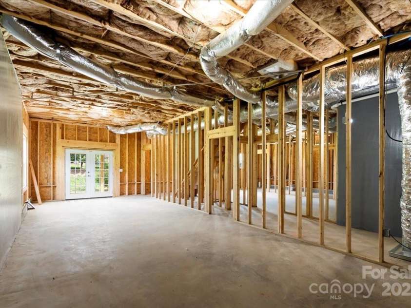 1057 12th Avenue Drive, Hickory, NC 28601.  MLS# CAR4294370, YatesRealty ID 6163. 