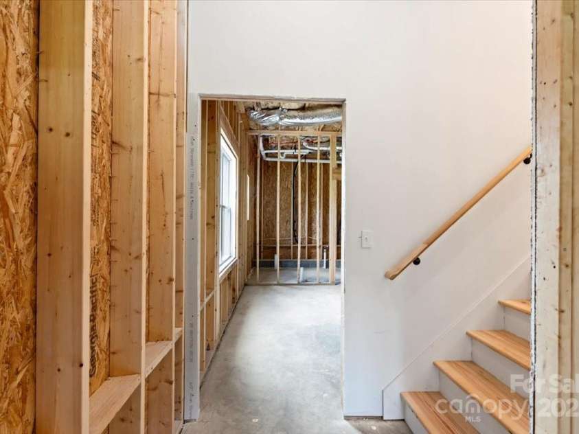 1057 12th Avenue Drive, Hickory, NC 28601.  MLS# CAR4294370, YatesRealty ID 6163. 