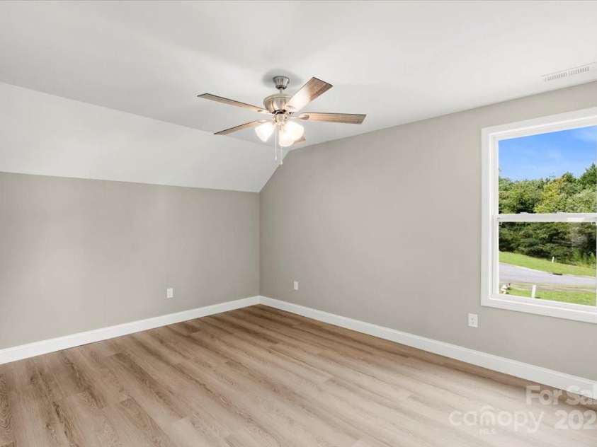 1057 12th Avenue Drive, Hickory, NC 28601.  MLS# CAR4294370, YatesRealty ID 6163. Office 