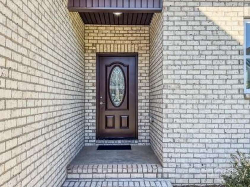 1033 12th Avenue Drive, Hickory, NC 28601.  MLS# CAR4211432, YatesRealty ID 6164. 