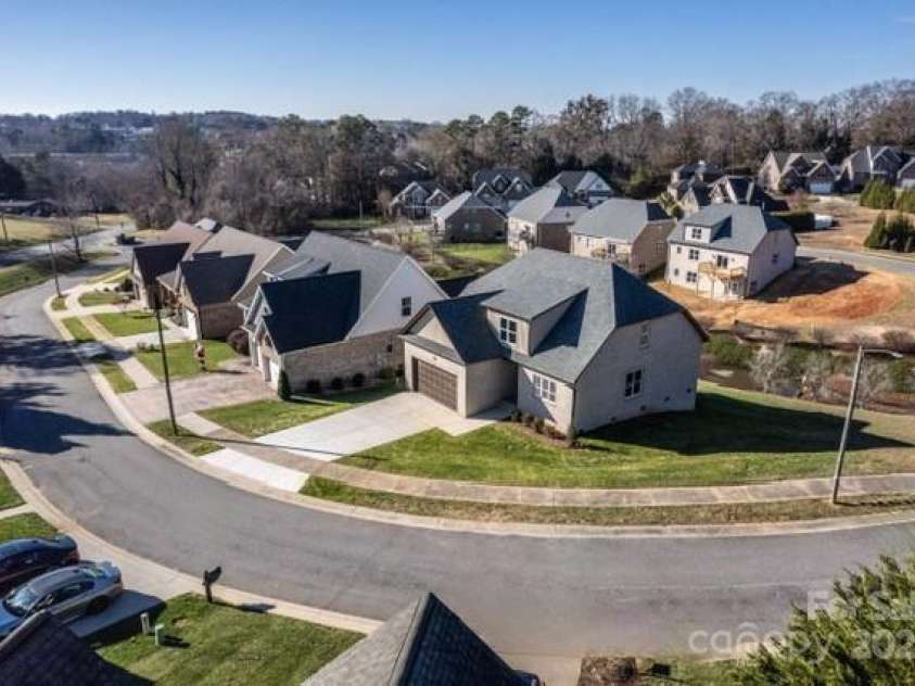 1033 12th Avenue Drive, Hickory, NC 28601.  MLS# CAR4211432, YatesRealty ID 6164. 