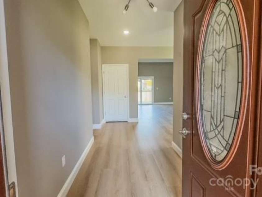 1033 12th Avenue Drive, Hickory, NC 28601.  MLS# CAR4211432, YatesRealty ID 6164. 