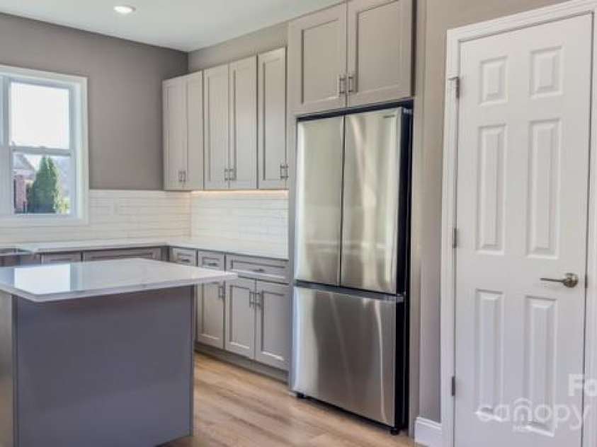 1033 12th Avenue Drive, Hickory, NC 28601.  MLS# CAR4211432, YatesRealty ID 6164. 