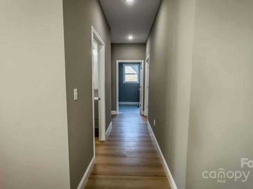 1033 12th Avenue Drive, Hickory, NC 28601.  MLS# CAR4211432, YatesRealty ID 6164. 