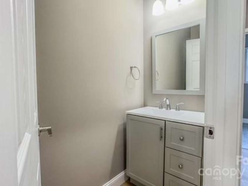 1033 12th Avenue Drive, Hickory, NC 28601.  MLS# CAR4211432, YatesRealty ID 6164. 