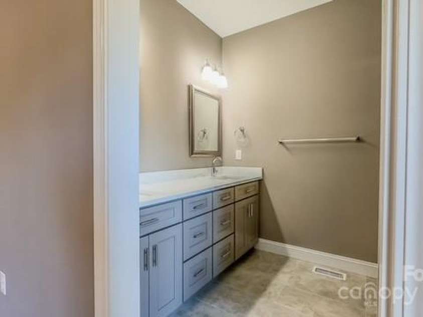 1033 12th Avenue Drive, Hickory, NC 28601.  MLS# CAR4211432, YatesRealty ID 6164. 