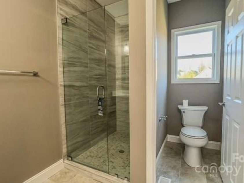 1033 12th Avenue Drive, Hickory, NC 28601.  MLS# CAR4211432, YatesRealty ID 6164. 