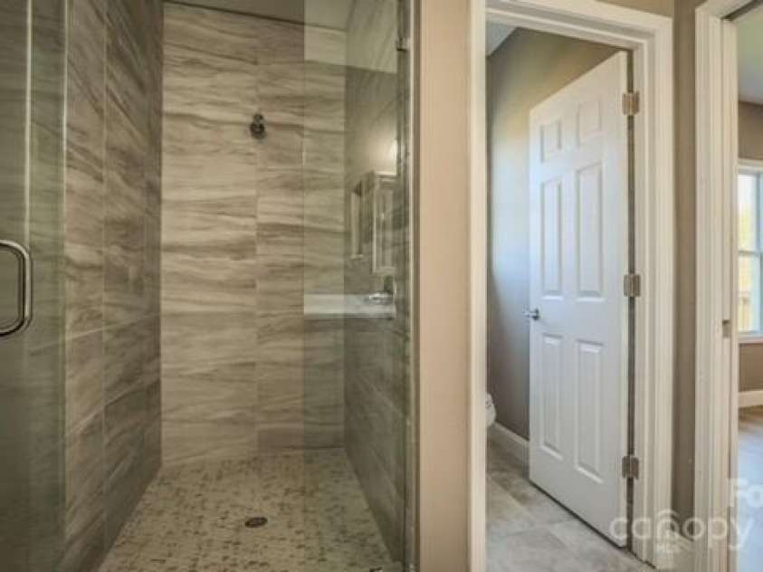 1033 12th Avenue Drive, Hickory, NC 28601.  MLS# CAR4211432, YatesRealty ID 6164. 