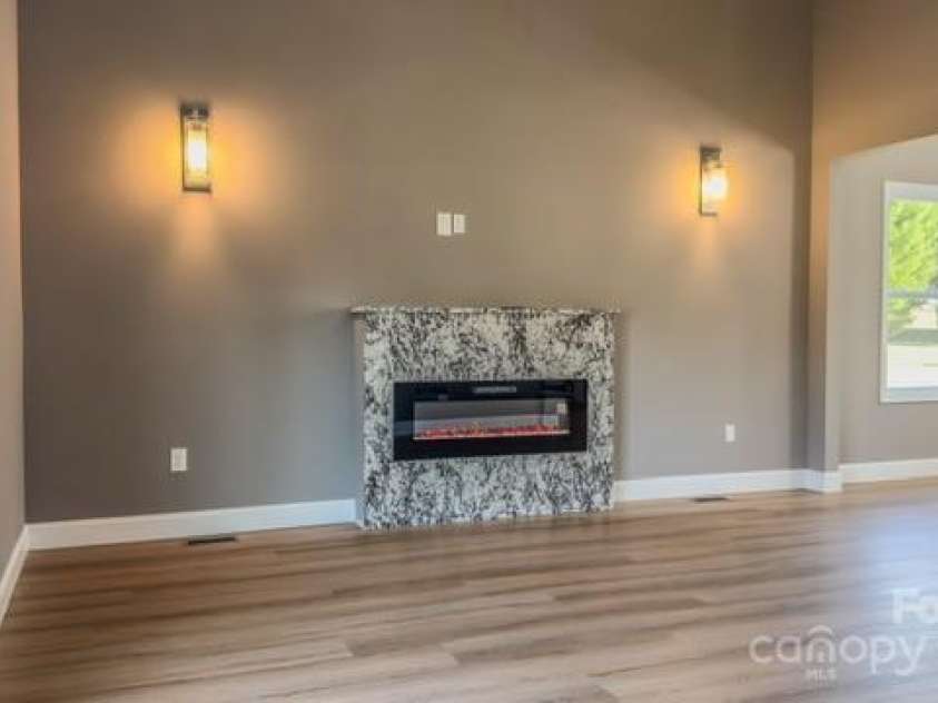 1033 12th Avenue Drive, Hickory, NC 28601.  MLS# CAR4211432, YatesRealty ID 6164. 